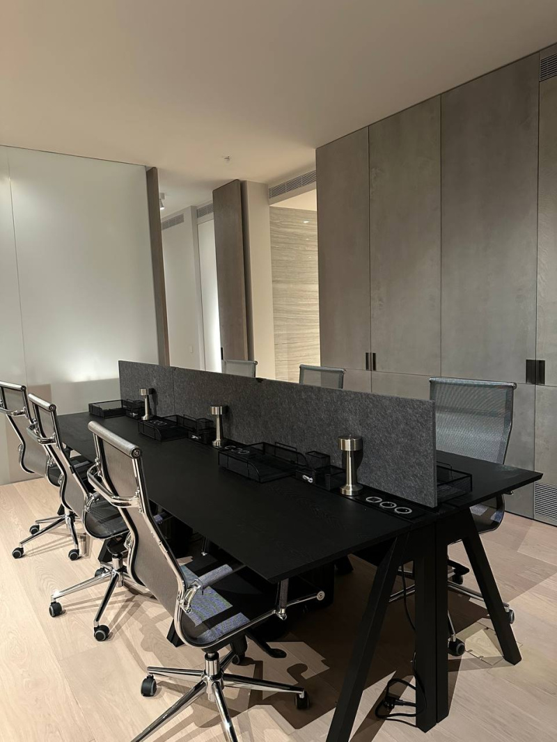 Офисные столы Plane собственного производства